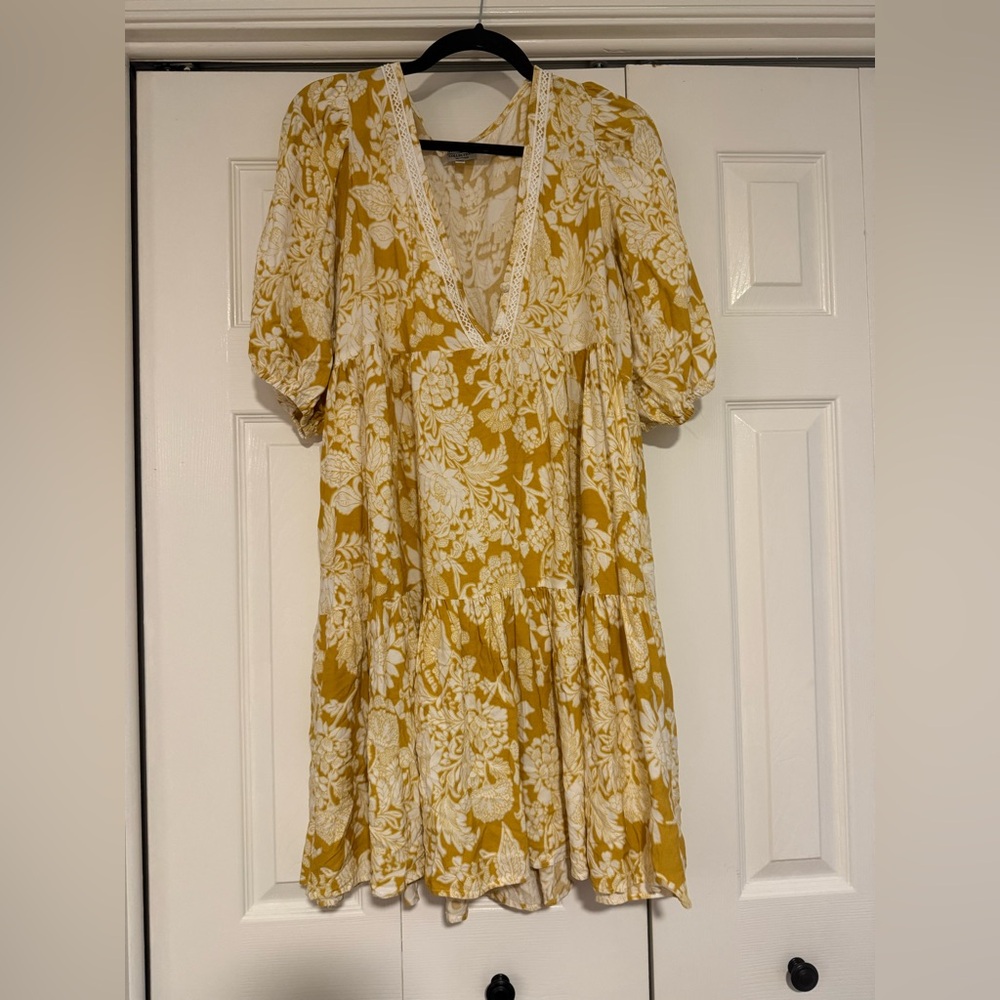 Elegant Floral Mini Dress in Yellow and White